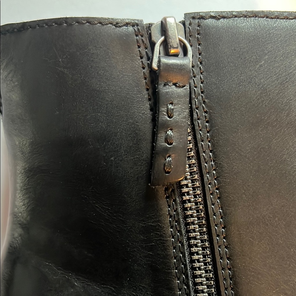 Frye Megan Side Zip Black Leather Ankle Booties Size 9 NWT - Picture 13 of 13